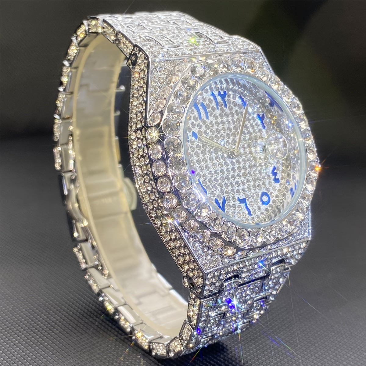 Klocka Magnus (herrklocka i guldfärg med strass & datumvisning)