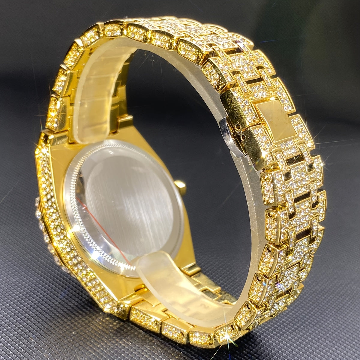 Klocka Magnus (herrklocka i guldfärg med strass & datumvisning)