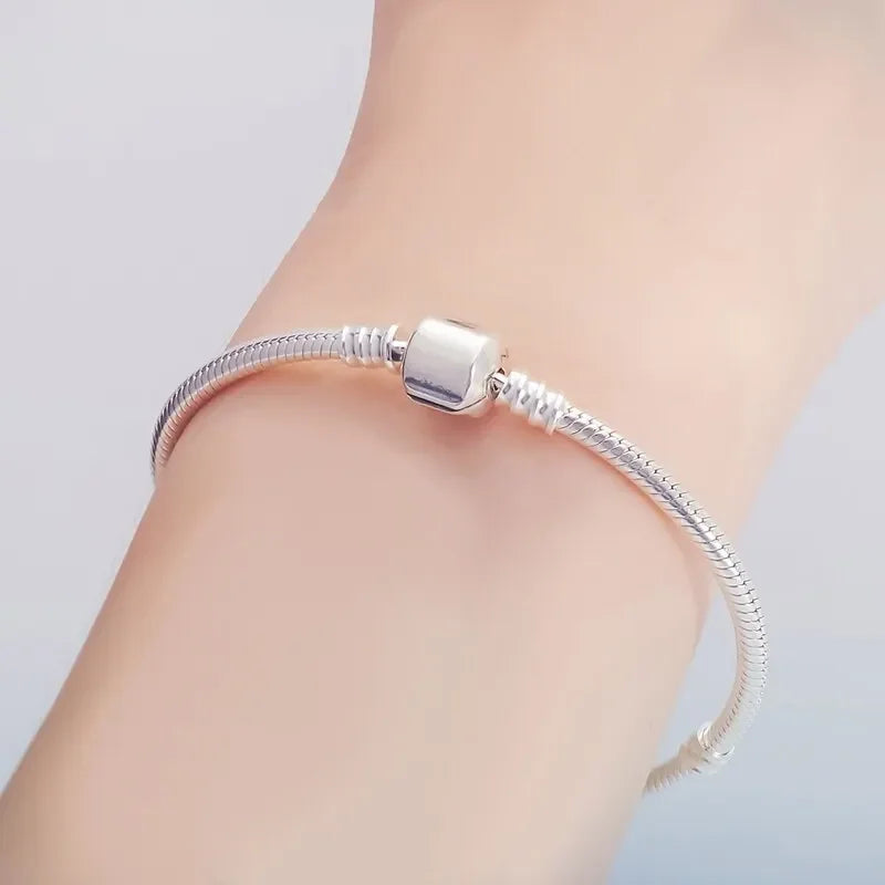 Armband Helena (ormkedja i silverfärg – mjuk och stilren)