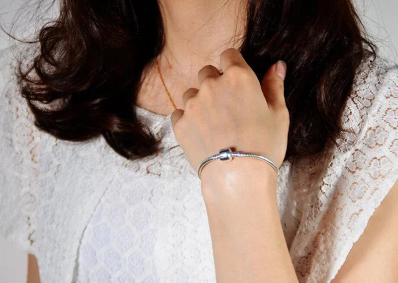 Armband Helena (ormkedja i silverfärg – mjuk och stilren)
