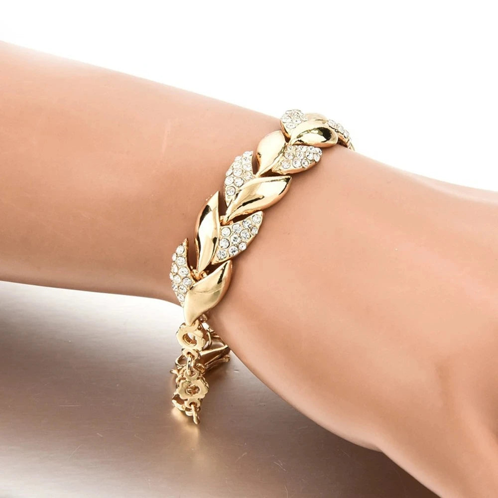 Armband Sigrid (elegant armband i silverfärg med kristaller)