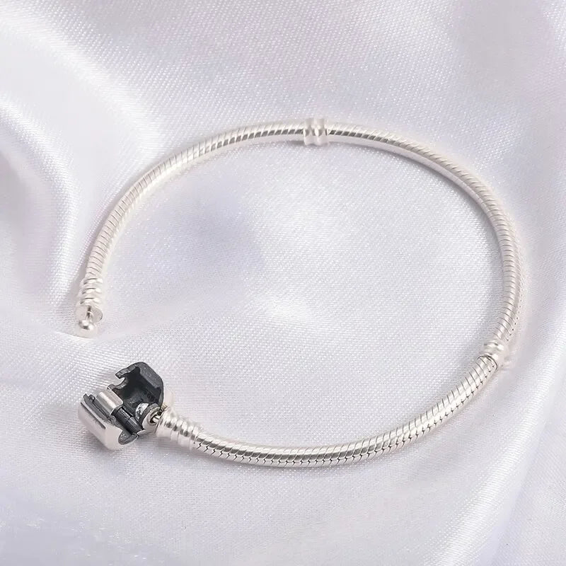 Armband Helena (ormkedja i silverfärg – mjuk och stilren)
