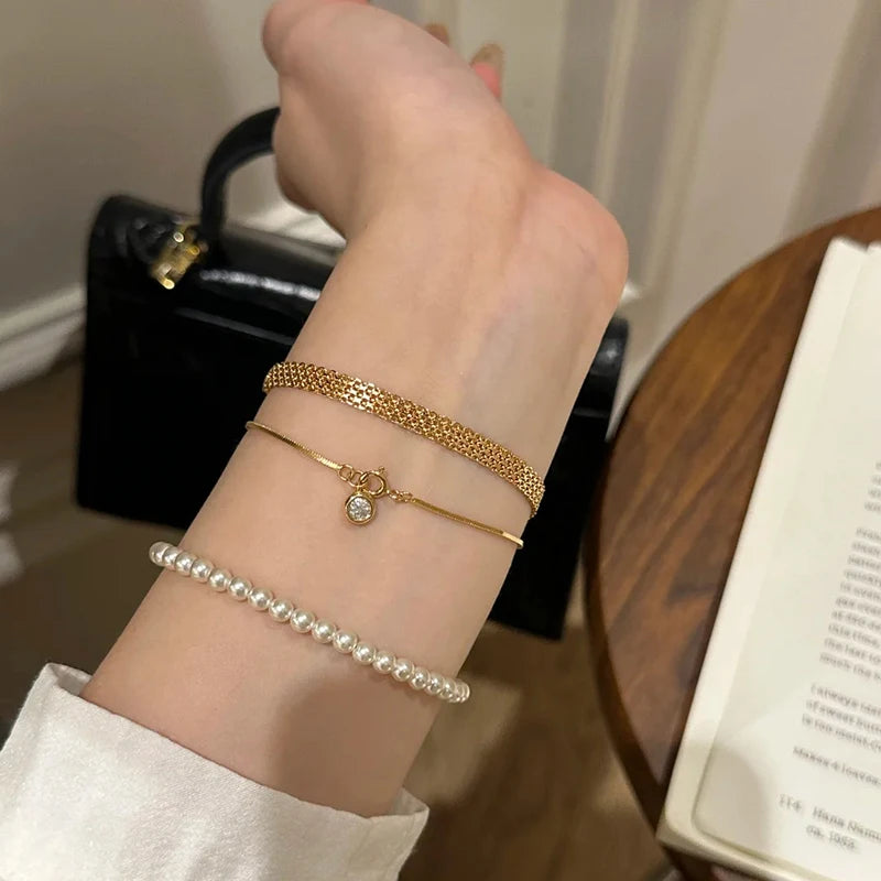 Armband Vera (enkelt silverfärgat armband – stilren design)