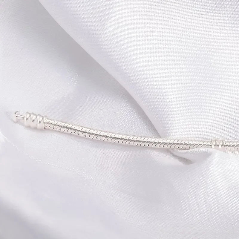Armband Helena (ormkedja i silverfärg – mjuk och stilren)