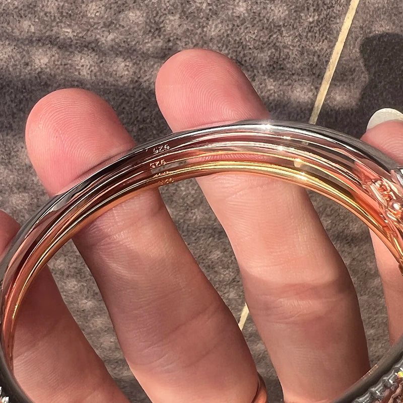 Armband Maja (bangle i roséfärg med nitar – stilren design)