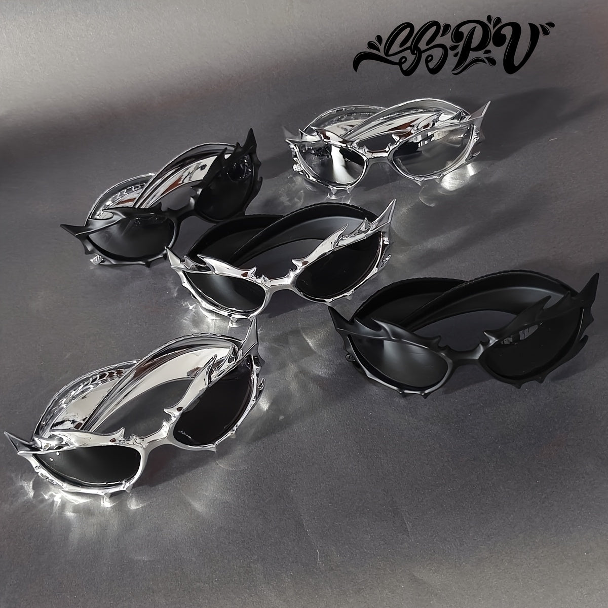 Flame Horns glasögon – streetwear med svarta bågar & metallspikar