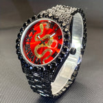 Klocka Johan (herrklocka i guldfärg med röd urtavla, strass & datum)