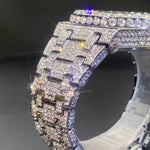 Magnus-kello (miesten kultainen kello, jossa on strassikiviä ja päivämääränäyttö)