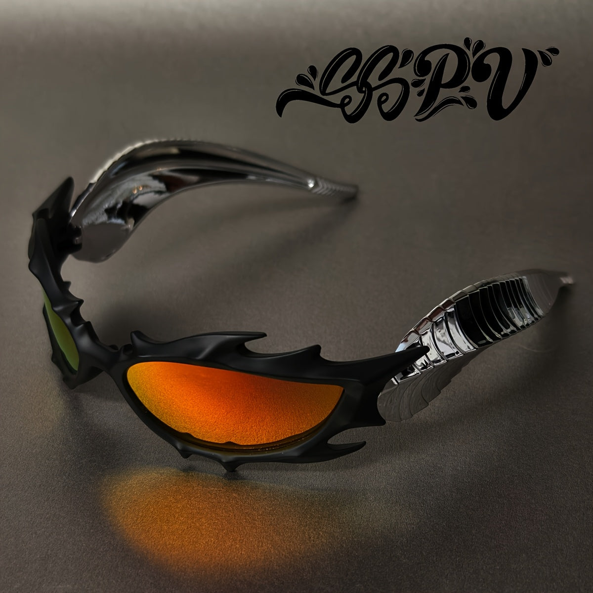 Flame Horns glasögon – streetwear med svarta bågar & metallspikar