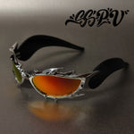 Flame Horns-briller – streetwear med svarte innfatninger og metallpigger