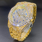 Magnus-kello (miesten kultainen kello, jossa on strassikiviä ja päivämääränäyttö)