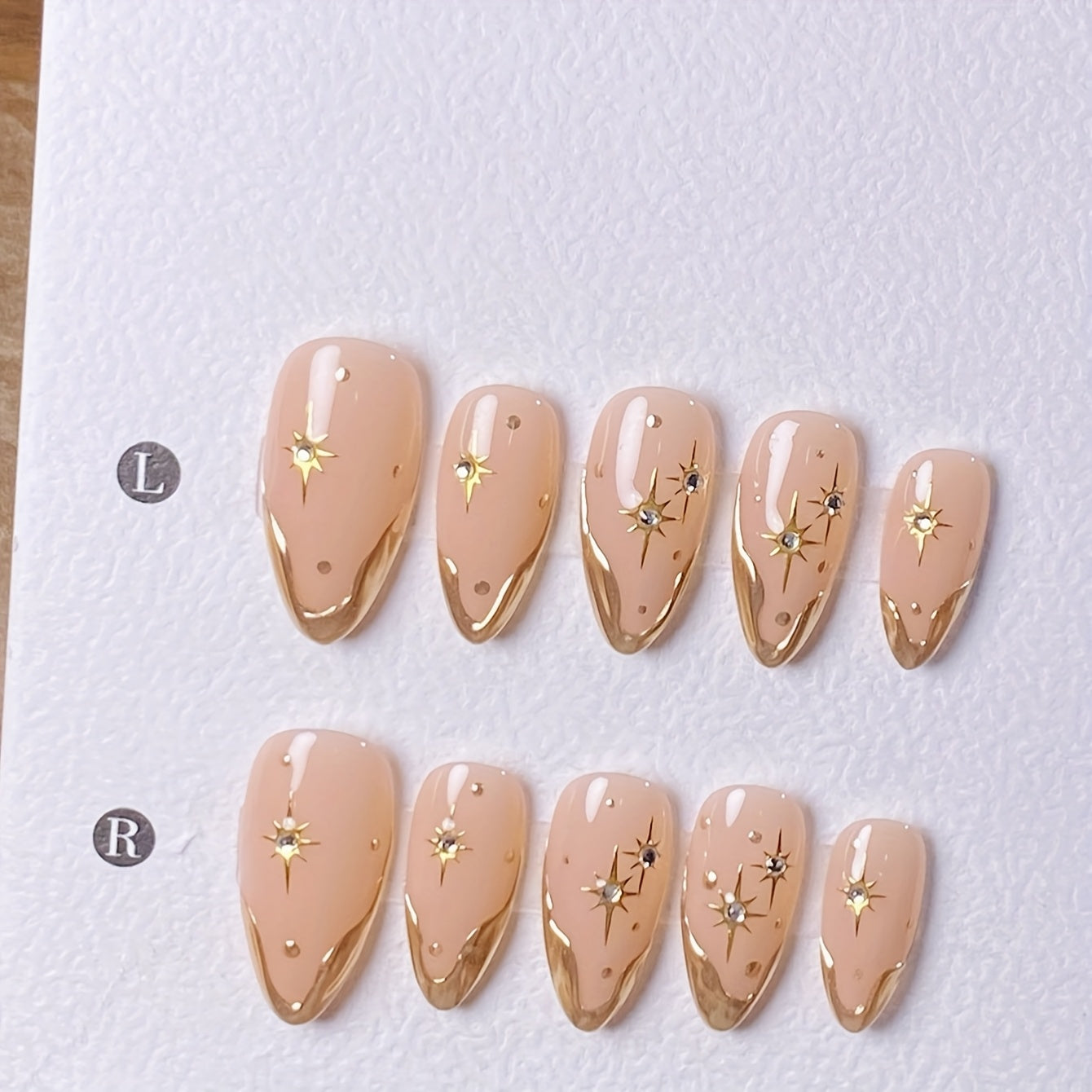 GoldenBurst™ – Lyxiga Guldnaglar med Stjärndesign (10-pack)