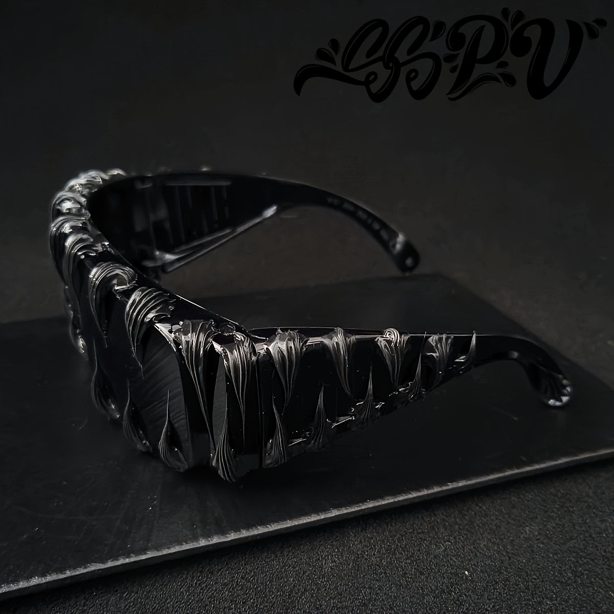 Unika solglasögon – hajtandsdesign & handgjorda detaljer