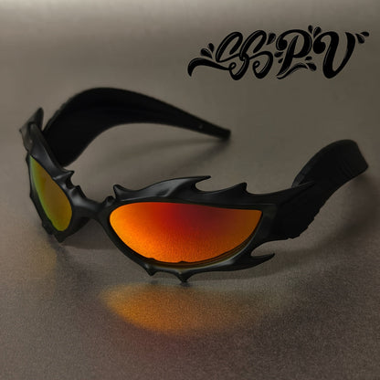 Flame Horns glasögon – streetwear med svarta bågar & metallspikar