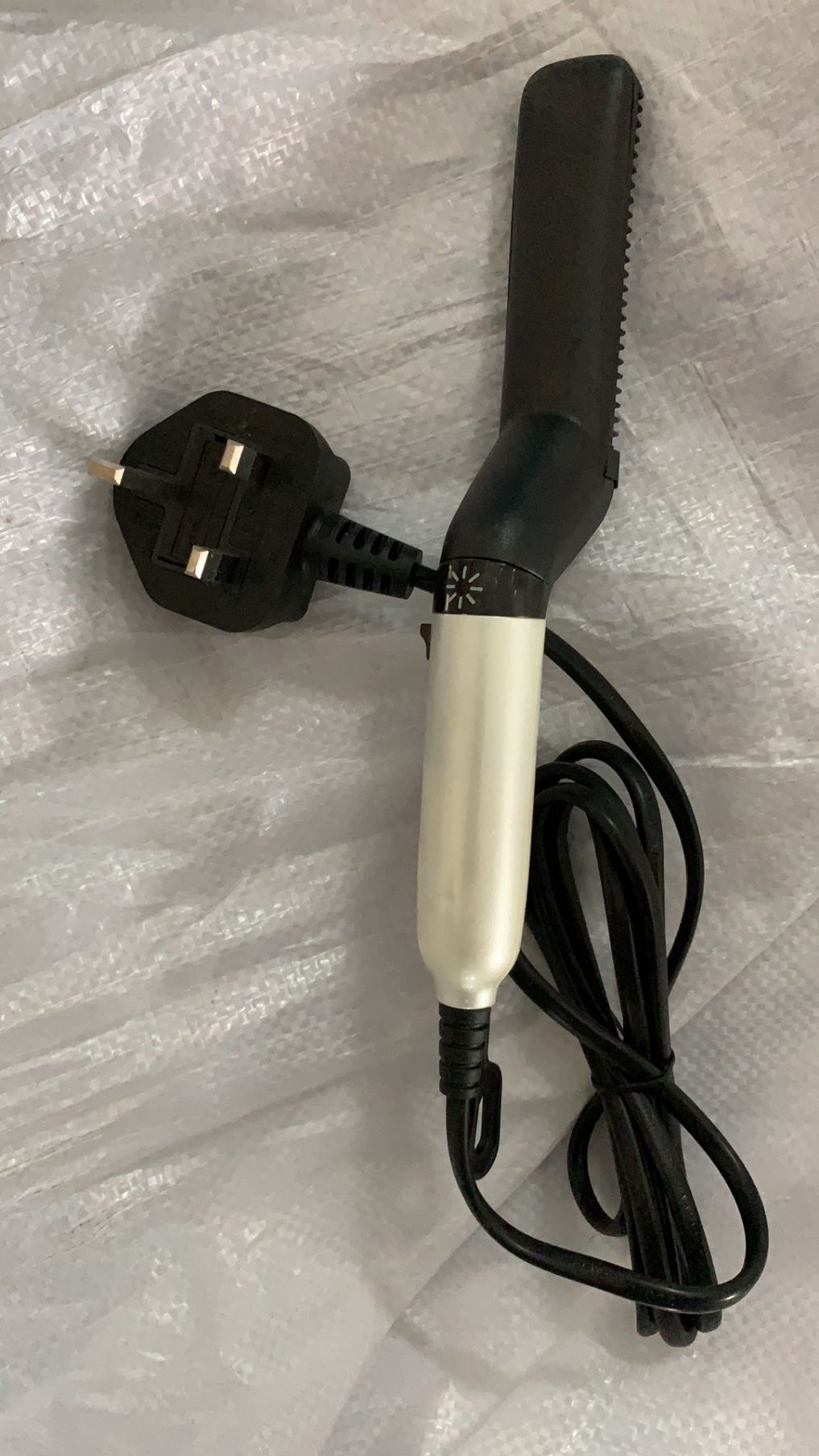 Beard Styling Comb™ – Sähkökäyttöinen monitoiminen partakampa miehille