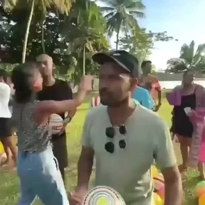 Granny Pants Utomhusspel – Stor Partylek med Bollar