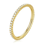 Ring Evelina (guldfärgad ring med gnistrande stenar – stapelbar)