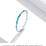 Ring Evelina (guldfärgad ring med gnistrande stenar – stapelbar)