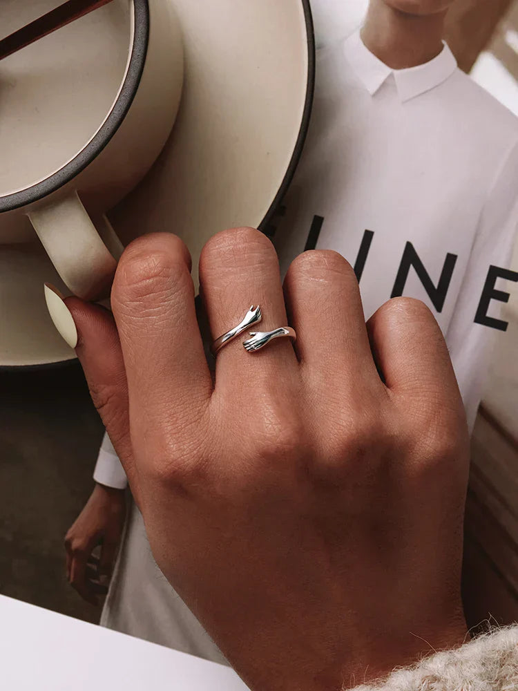 Kärleksring – öppen handdesign