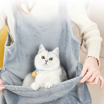 Kissanhalaus - Kissan esiliina taskuilla