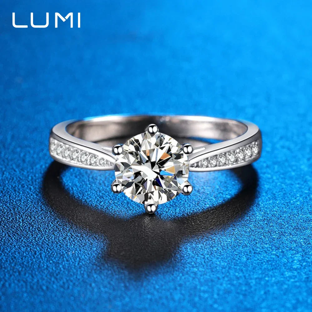 Ring i silverfärg – gnistrande sten