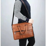 Herrportfölj i läder – business handväska för laptop & dokument
