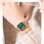 Klocka Karolina (damklocka i stål med kalender & vattenskydd)