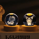 Krystallkule og nattbordslampe med solsystemtema 