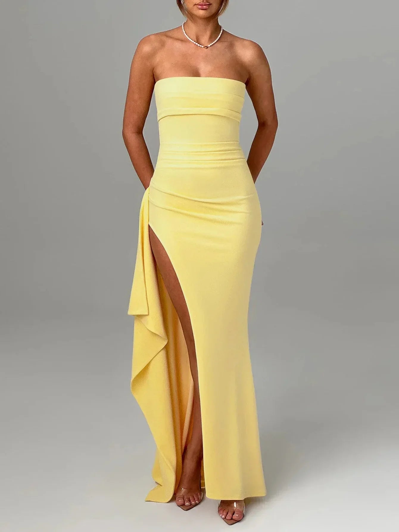 Sommarklänning – axelbandslös festklänning med slits