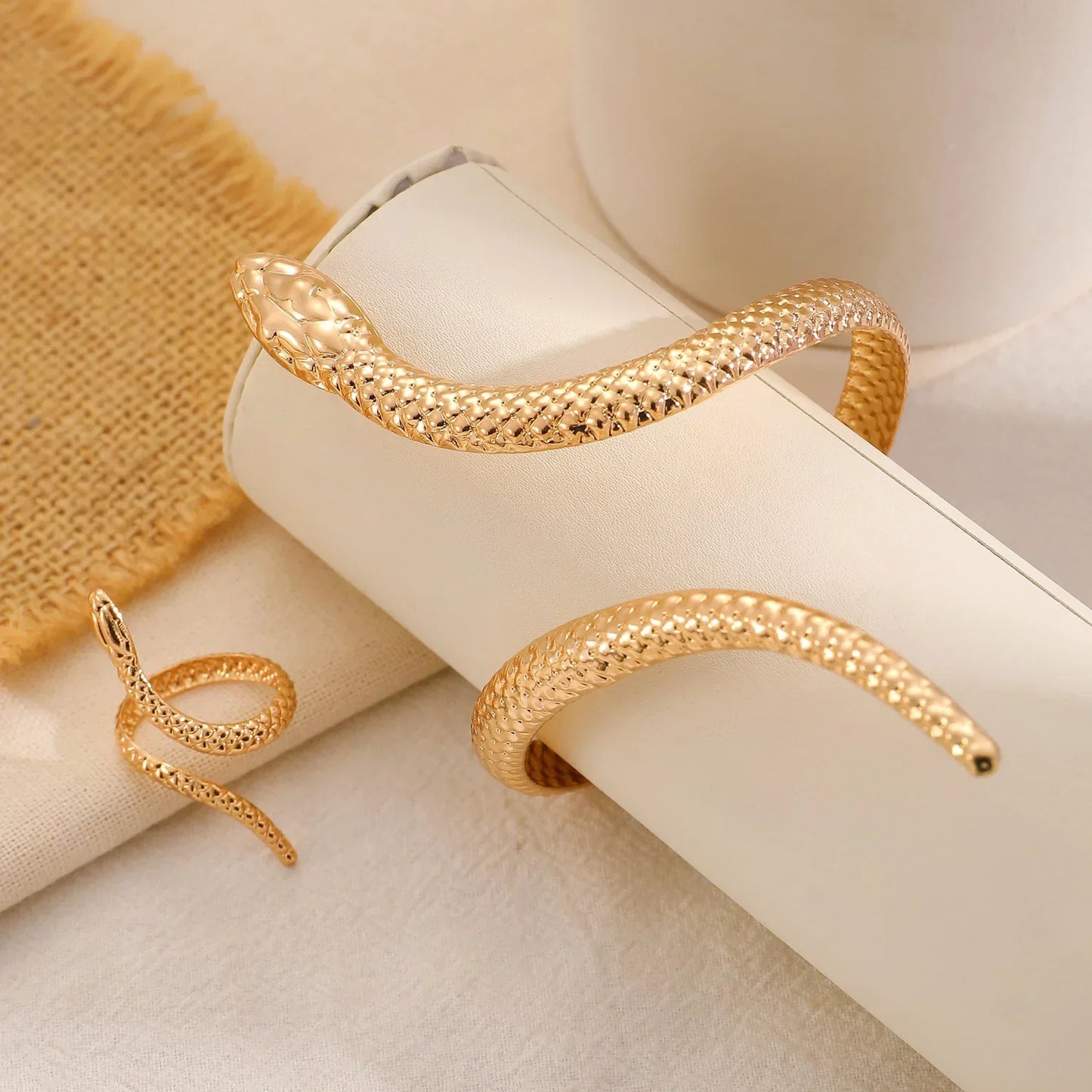 Smyckeset Selma (ormring & cuff-armband i silverfärg – punkstil)