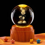 Krystallkule og nattbordslampe med solsystemtema 