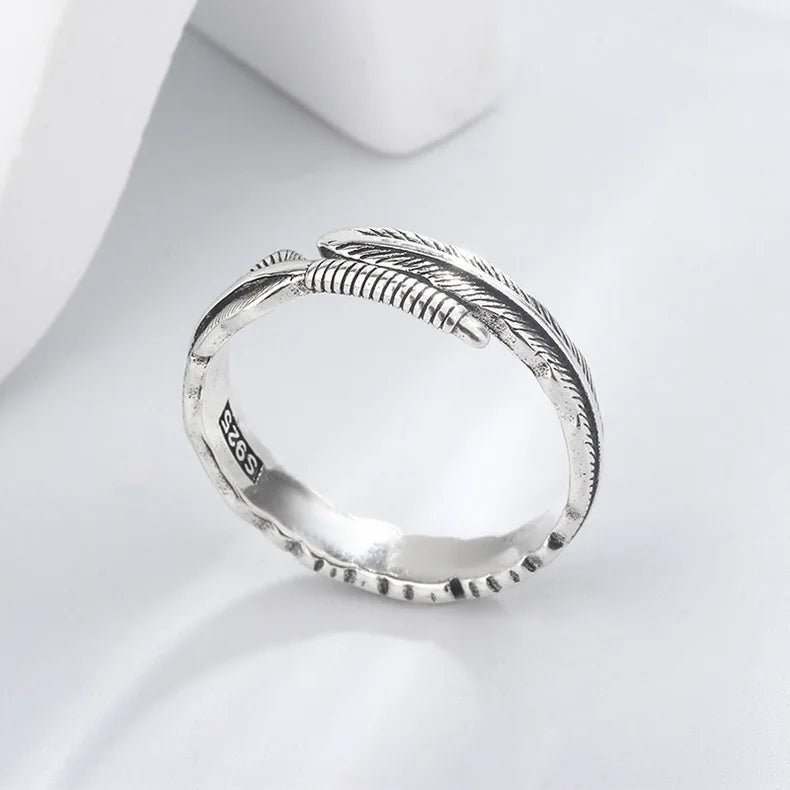 Ring Ronja (öppen ring med retro fjäderdesign)