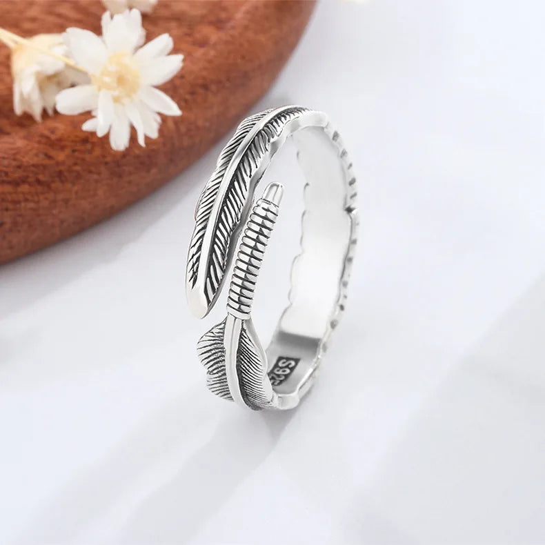 Ring Ronja (öppen ring med retro fjäderdesign)