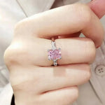 Ring Tilde (kvadratisk ring med rosa zirkon – romantisk design)