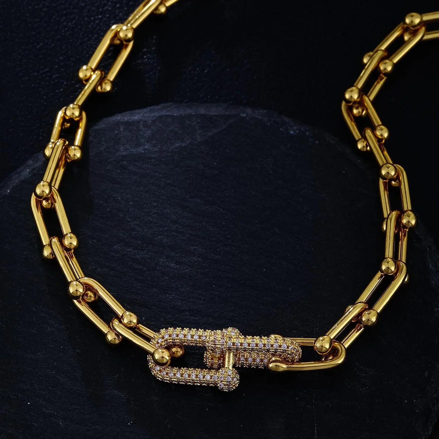 Kedjehalsband med låsdetalj – chunky modehalsband