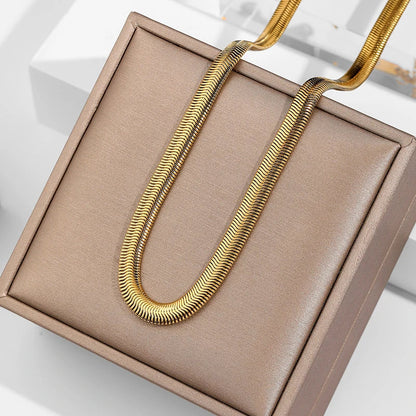 Ormkedja dam – tjock halskedja i rostfritt stål, trend 2023