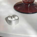 Ring Sanna (handgjord ring med oregelbundna vattendroppar & korsdesign)