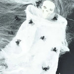 Hohtavat minihämähäkit Halloweeniksi – 50 pimeässä hohtavaa koristetta