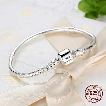 Armband Helena (ormkedja i silverfärg – mjuk och stilren)