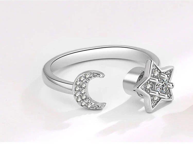 Stjärnring – snurrbar damring med mån- & stjärndetaljer
