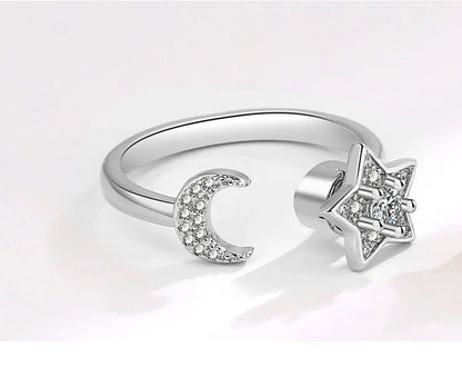 Stjärnring – snurrbar damring med mån- & stjärndetaljer