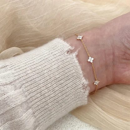 Armband Linn (fyrklöver-armband i guldfärg med zirkoner)
