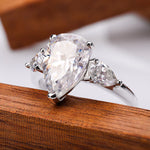 Droppformad ring med sten – 1–4 ct