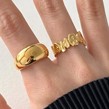 Ring Liv (öppen oregelbunden ring i silverfärg – justerbar design)