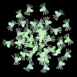 Hohtavat minihämähäkit Halloweeniksi – 50 pimeässä hohtavaa koristetta