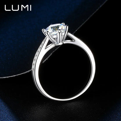 Ring i silverfärg – gnistrande sten