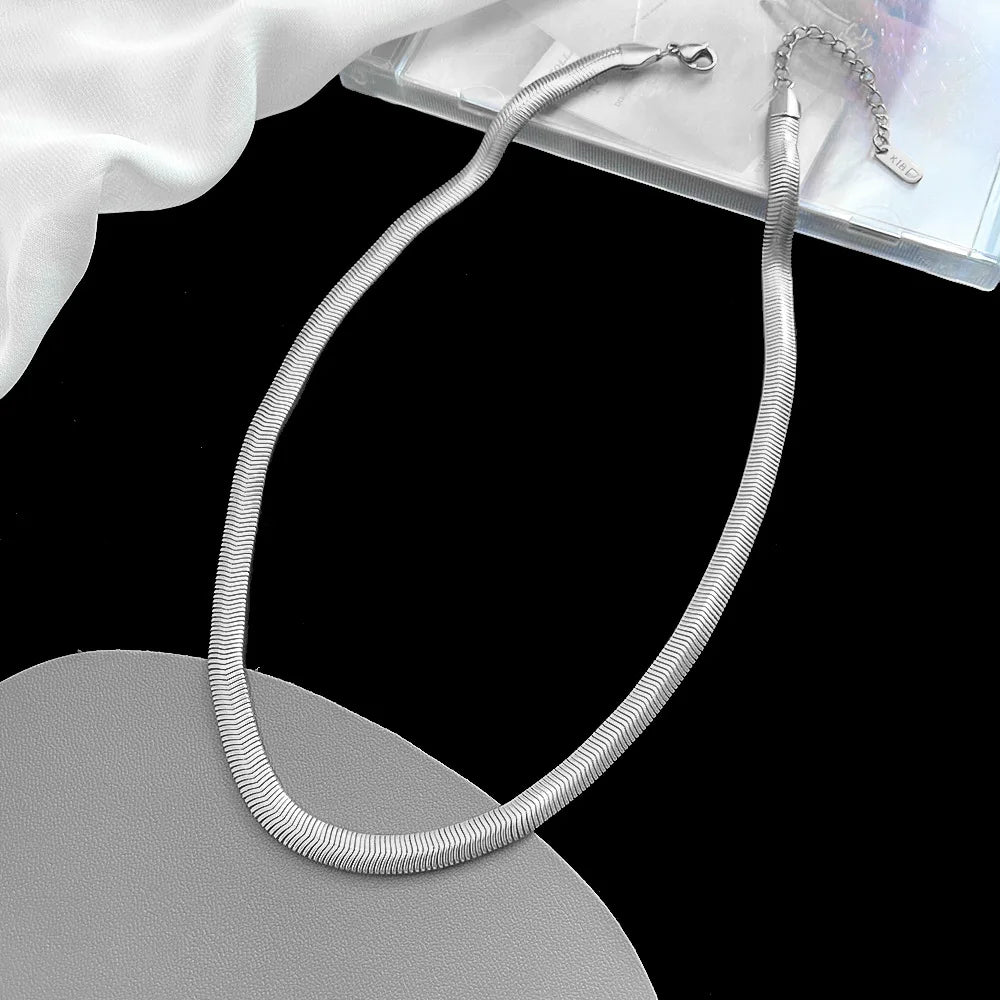 Ormkedja dam – tjock halskedja i rostfritt stål, trend 2023