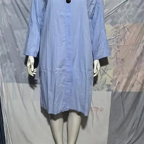 Damklänning i linne – lång skjortklänning med knappar