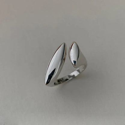 Ring Hedda (platt öppen ring i silverfärg – handgjord look)