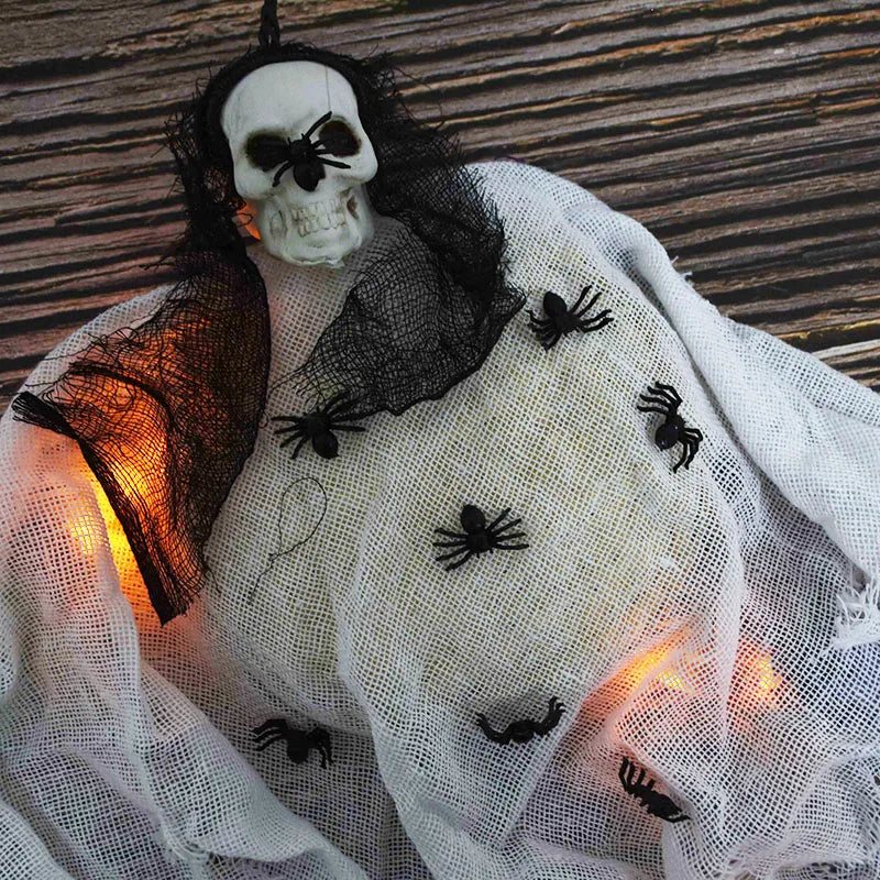 Hohtavat minihämähäkit Halloweeniksi – 50 pimeässä hohtavaa koristetta